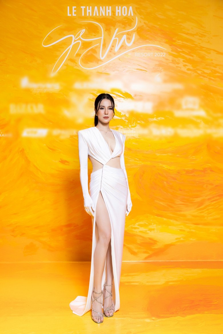Diep Lam Anh wears a dress with a split to her hips, delicately grabbing the skirt to cover the backstage camera - 1