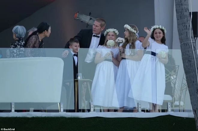 Harper Beckham - The cutest and cutest bridesmaid at Brooklyn's brother's wedding - 5