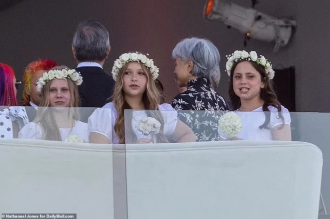 Harper Beckham - The cutest and cutest bridesmaid at Brooklyn's brother's wedding - 4