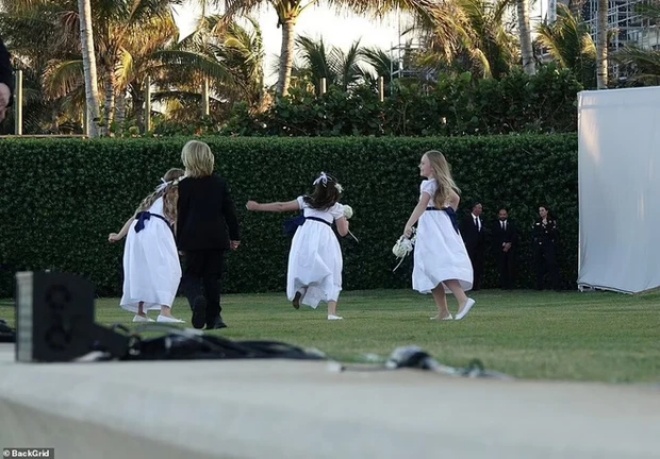 Harper Beckham - The most beautiful and lovely bridesmaid at Brooklyn's brother's wedding - 8