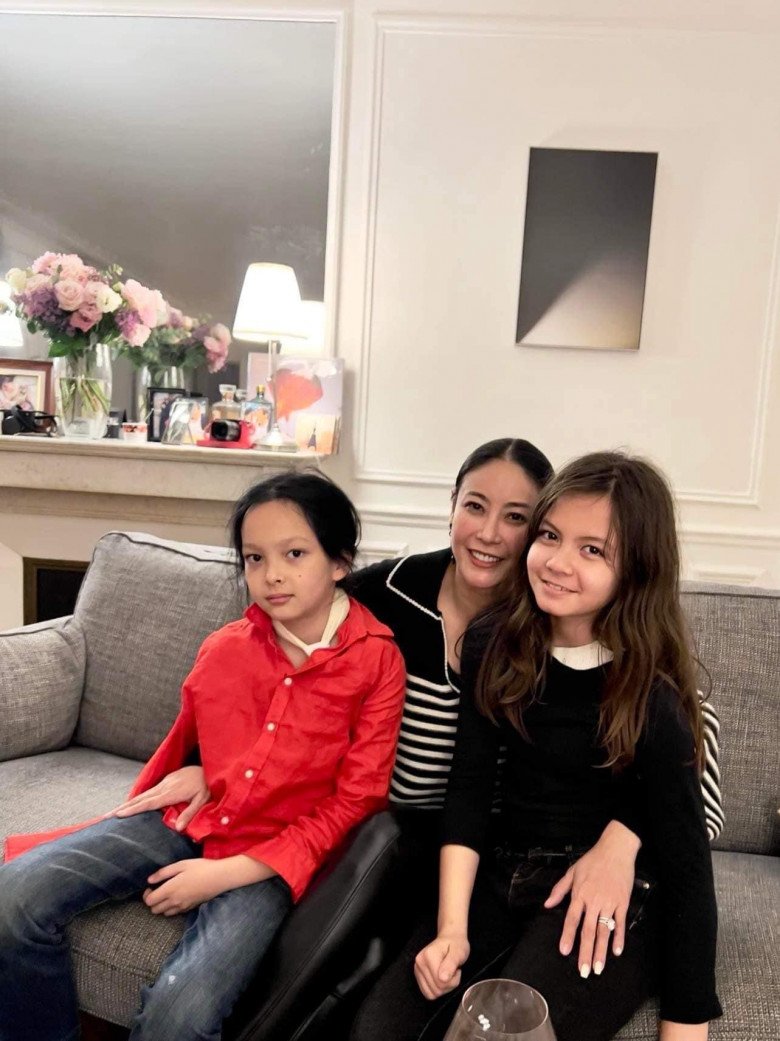 Showing off her sharp edge Ha Kieu Anh, Hong Nhung's mixed-race daughter stands out, 10 years old already has the beauty of Miss - 6