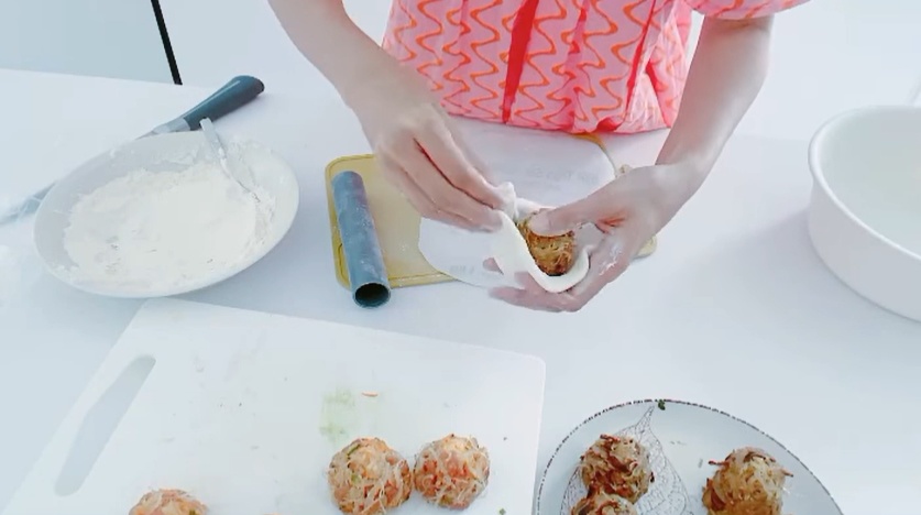 Thuy Tien made dumplings from her mother's trick, what was the result that fans broke?  - 11