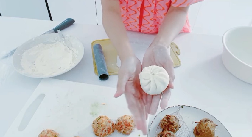 Thuy Tien made dumplings from her mother's trick, what was the result that fans broke?  - 13