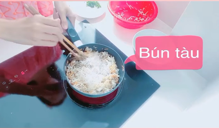 Thuy Tien made dumplings from her mother's trick, what was the result that fans broke?  - 6