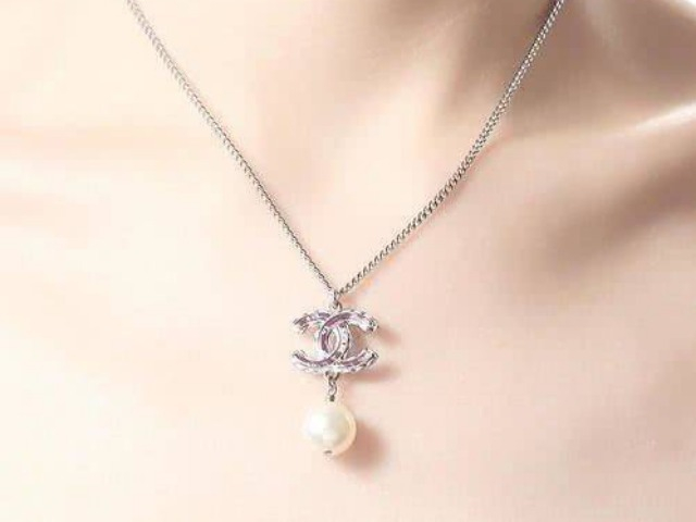Trắc nghiệm tâm lý: Bạn sẽ đeo chiếc vòng cổ nào?