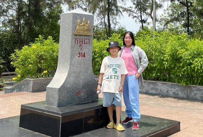 Đến Hà Tiên, du khách thường tham quan và check-in tại cột mốc 314 giáp ranh Việt Nam và Campuchia.