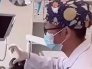 Clip Eva - Nha sĩ giơ tay ra hiệu cho trợ lý lấy dụng cụ, bệnh nhân nữ có phản xạ bất ngờ