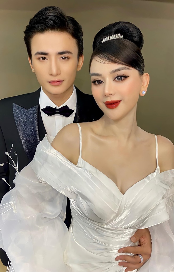 Vietnamese stars 24h: Truong Ngoc Anh officially launched a young love family 14 years younger, extremely affectionate - 6