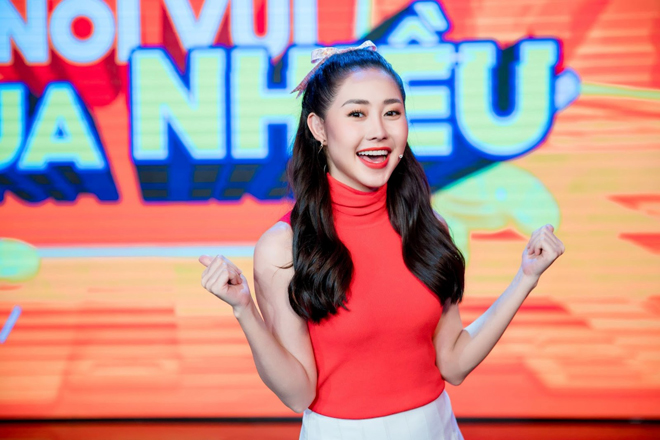 Tường Vi xuất hiện trong chương trình Nói Vui Mua Nhiều với diện mạo “hack tuổi” và năng lượng trẻ trung làm khuấy động cả trường quay.