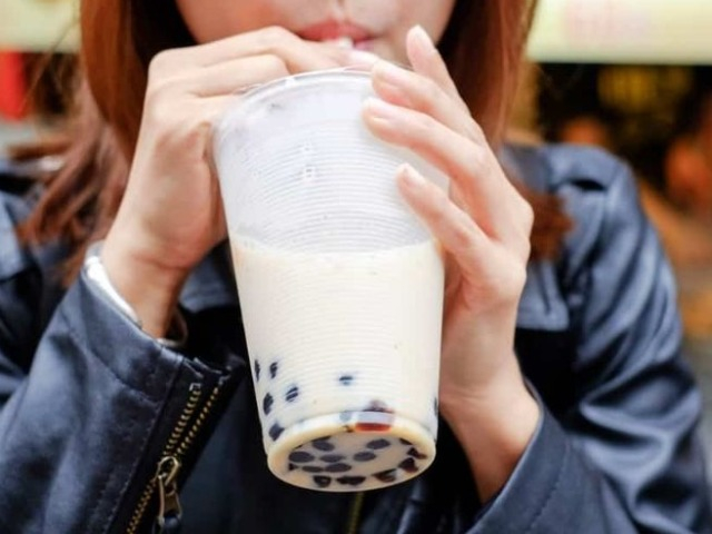 Uống trà sữa liên tục, cơ thể, màu da thay đổi kinh ngạc, bác sĩ cảnh báo suy đa tạng
