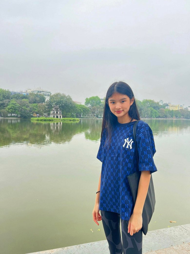 Truong Ngoc Anh's daughter wears 