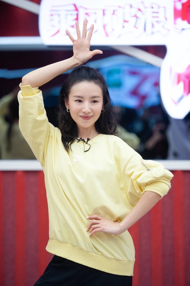 Cô vẫn là tiểu tam, trà xanh trong mắt công chúng.