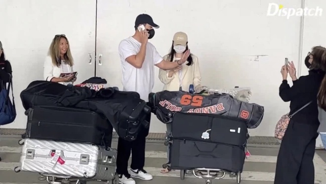 Hyun Bin ngăn mọi người chụp ảnh vợ.