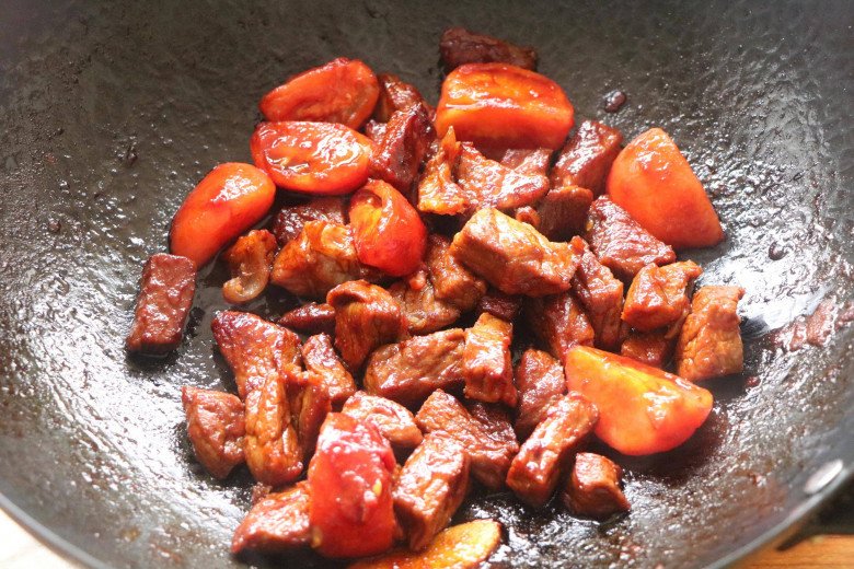 This kind of iron-rich meat stewed with this vitamin-rich fruit is both delicious and extremely nutritious - 4