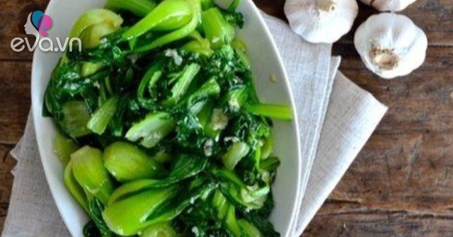 Stir-fry vegetables with cold water or hot water?