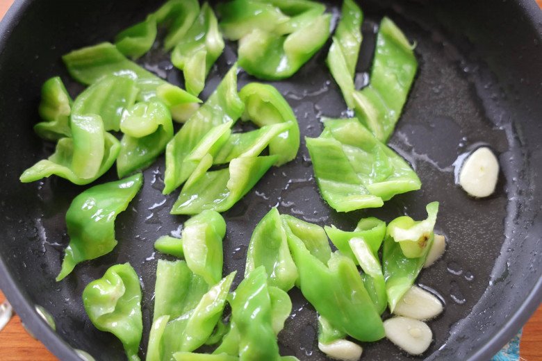 These 2 fruits and vegetables stir-fried together are both delicious and nutritious, still delicious without meat - 5