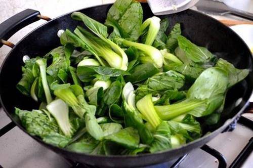 Stir-fry vegetables with cold water or hot water?  Chef reveals unexpected truth - 4