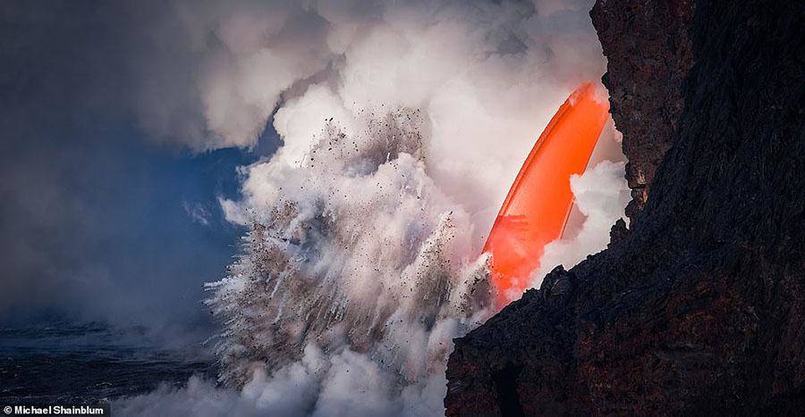 Beautiful images of a volcano that has just erupted in Hawaii - 1