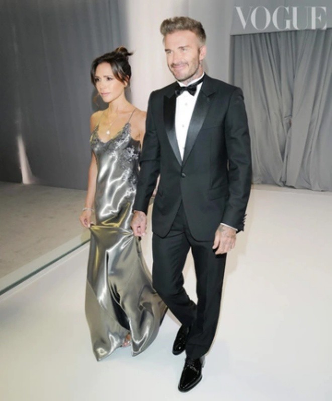Beckham và Victoria gây chú ý trong hôn lễ của con trai.