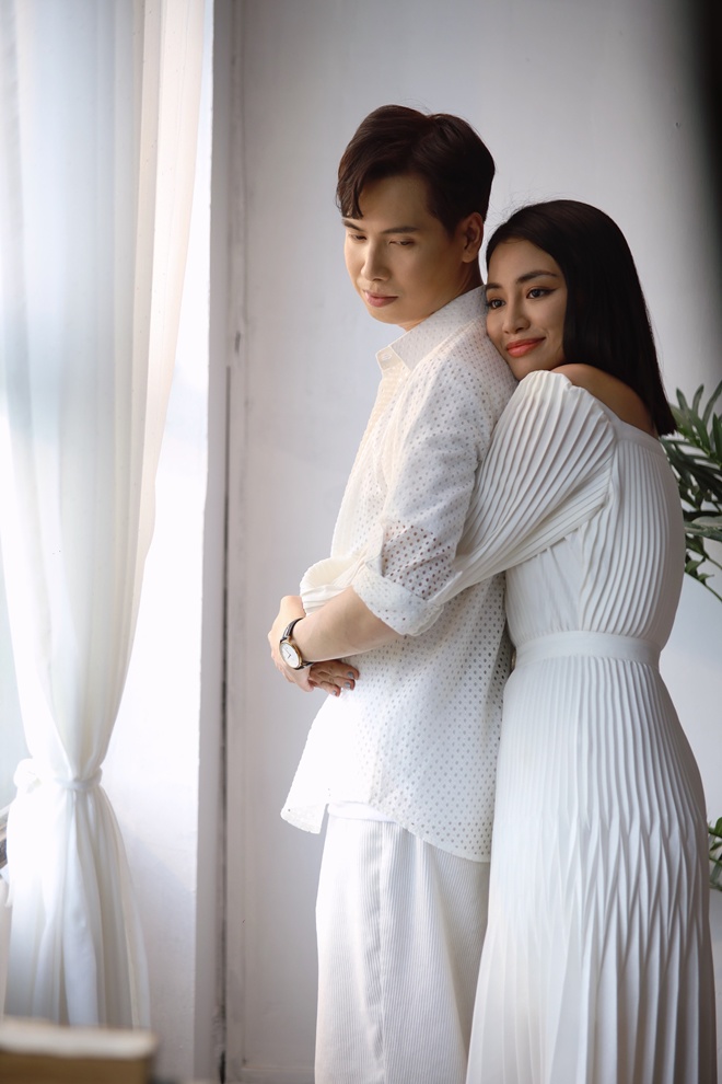 Và đó cũng là thông điệp anh muốn gởi gắm trong MV đầu taemy Cùng đi với anh./em Đây là một ca khúc Ramp;B được phối với nhịp điệu tươi vui, yêu đời do ca - nhạc sĩ Trần Vũ sáng tác.