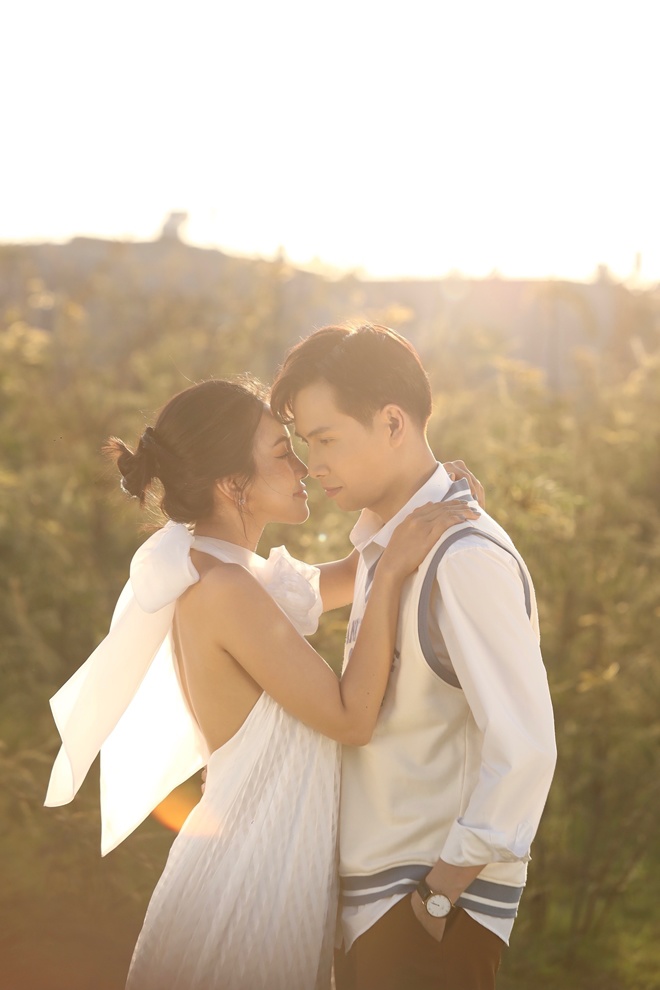 Nam ca sĩ hy vọng nhân duyên sẽ đưa đến cho anh một cô gái để anh có thể yêu hết lòng, yêu bằng tất cả năng lượng của mình và tràn đầy lạc quan về tương lai.