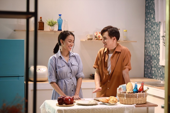 Nữ chính trong MV Cùng đi với anh là Yumi Thiên Nga - từng lọt vào Top 9 emThe Face /emvà là diễn viên gây dấu ấn trong bộ phim Gia đình là số 1.