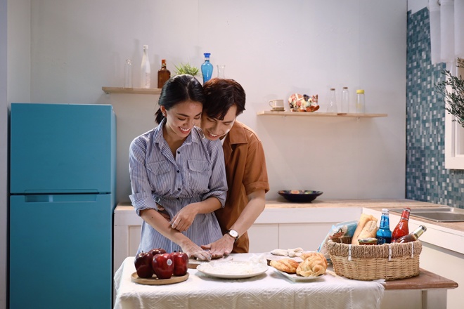 Tấn Đạt cho biết trước đó, anh đã tìm được nữ chính và đã chốt ngày quay. Tuy nhiên, buổi tối trước ngày quay thì nữ diễn viên thông báo bị nhiễm COVID, nên nam ca sĩ buộc phải tìm gấp một bạn nữ khác.