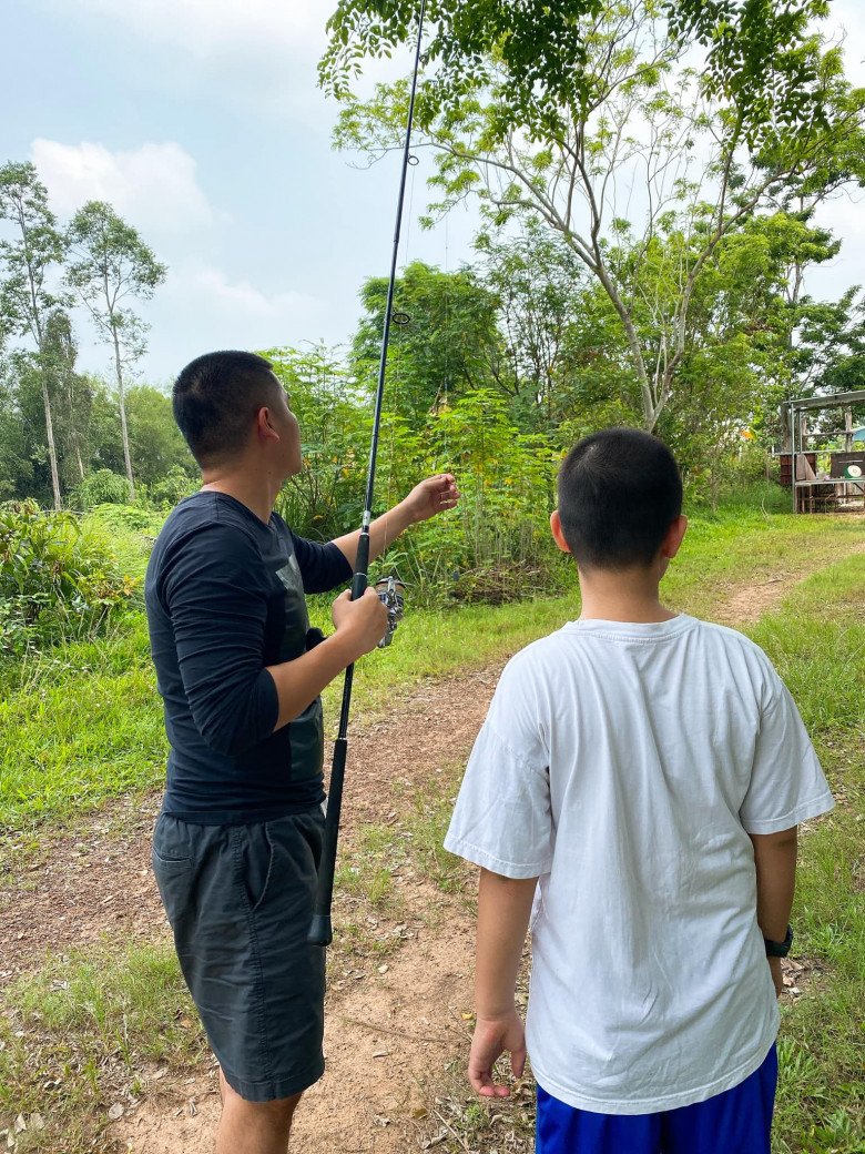 Con riêng Lê Phương ngày càng thân thiết bố dượng, còn giống từ gương mặt đến ngoại hình - 12