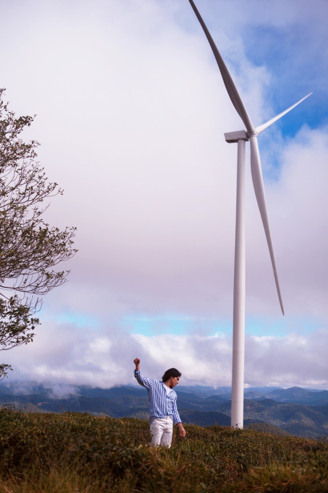 ... thì mỗi câu hát cất lên đều khiến cảnh vật trở nên đìu hiu, buồn mang mác khó diễn tả. 