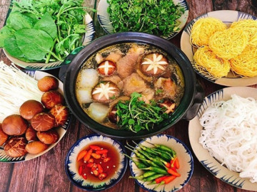 Cách nấu lẩu gà nấm thuốc bắc, thập cẩm ngon, dễ làm nhất