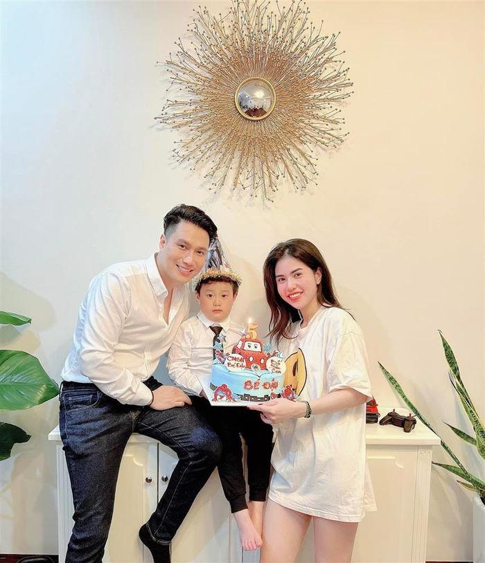 After the divorce, Hoang Oanh still released her heart for her ex-husband, did not delete the family picture for a reason - 12