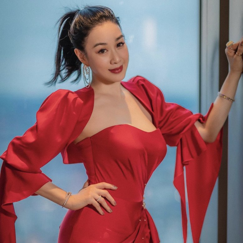 Vietnamese-origin sex bomb Chung Le De is still sexy at the age of 51 - 1