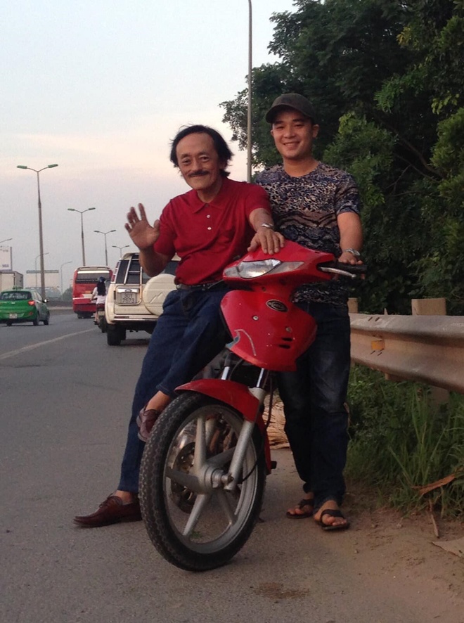 Bức ảnh từ năm 2016, nghệ sĩ Giang Còi nở nụ cười tươi, giản dị.