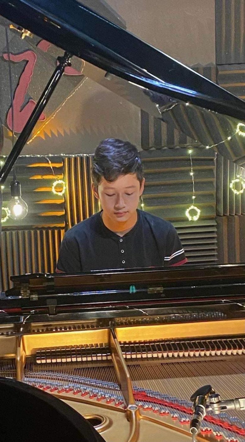 14-year-old son Jennifer Pham Quang Dung is very good at the piano, was produced by music producer amp;#34;single amp;#34;  - 3