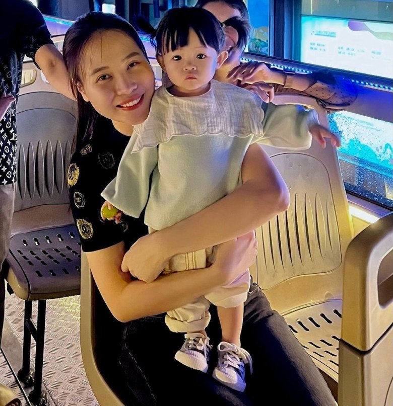 Cường Đôla giận dỗi vì Đàm Thu Trang chở con gái trên siêu xe 10 tỷ - 10
