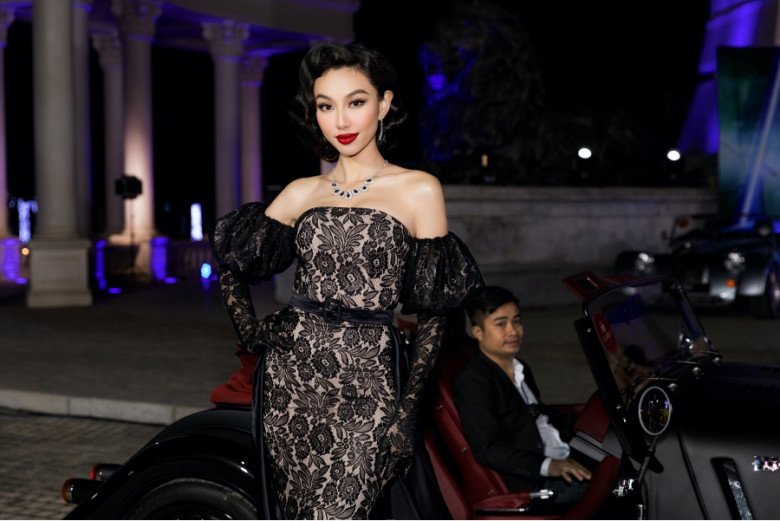 Thu Quynh made a vedette, Thuy Tien cosplayed Marilyn Monroe, Hamp;#39;Hen Niê as a guest at Miss World?  - first