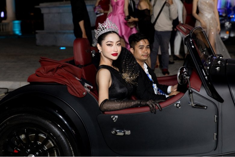 Thu Quynh made a vedette, Thuy Tien cosplayed Marilyn Monroe, Hamp;#39;Hen Niê as a guest at Miss World?  - 4