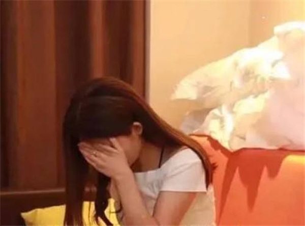 Cặp đôi bị bắt vì môi giới bán dâm, chồng mới vỡ lẽ khi biết danh tính của vợ - 2