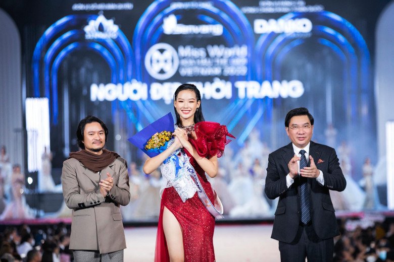 Vào Top 20 Miss World VN 2022, chân dài Cần Thơ 1m85 chia sẻ suýt tuột váy trên sân khấu - 1