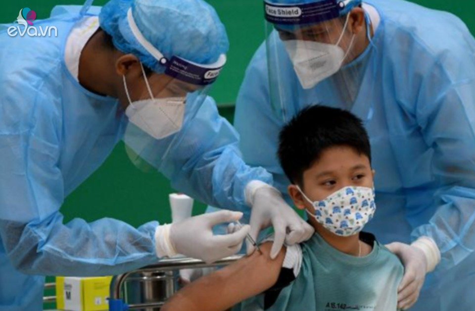 Hanoi added more than 1,100 cases of COVID-19, the whole country gave 19,526 doses of vaccine to children 5-11 years old