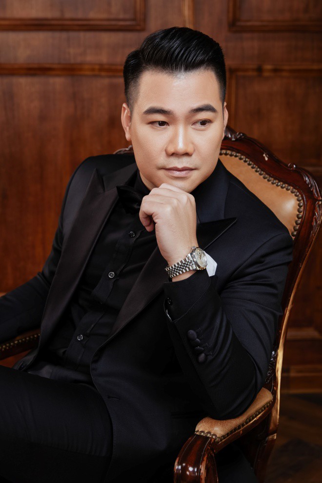 Anh vừa ra mắt CD nhạc trữ tình Giọt nước mắt ngà, gồm 9 ca khúc đến từ những nhạc sĩ tên tuổi như Trịnh Công Sơn, Nguyễn Ánh 9, Ngô Thụy Miên, Văn Phụng, Trường Sa, Phạm Duy, Tuấn Khanh.