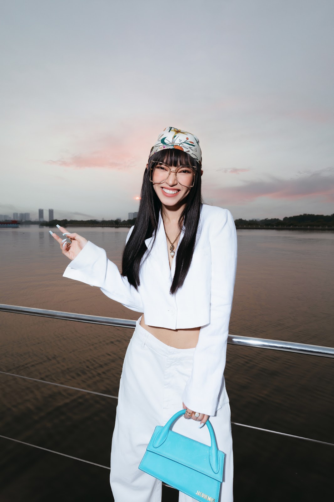 Fashionista Châu Bùi luôn giữ hình tượng trẻ trung, khoẻ khoắn và đầy cá tính của mình