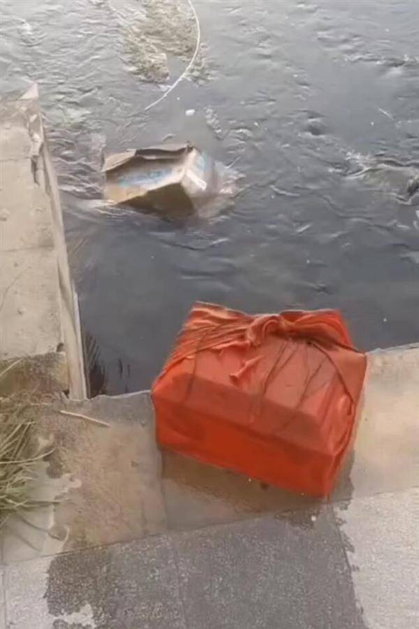 Tưởng vớt được kho báu dưới sông, người đàn ông tá hỏa khi mở ra, lập tức đem đi chôn - 1