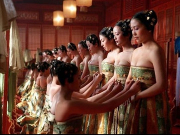 Vì sao các Hoàng đế xưa quan hệ mỗi đêm với nhiều mỹ nhân nhưng ít mắc bệnh tình dục?