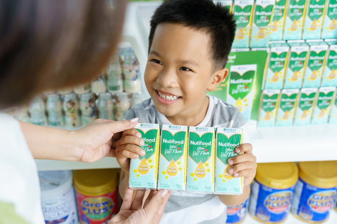 Sao Viet touched to share about Nutifood's program 