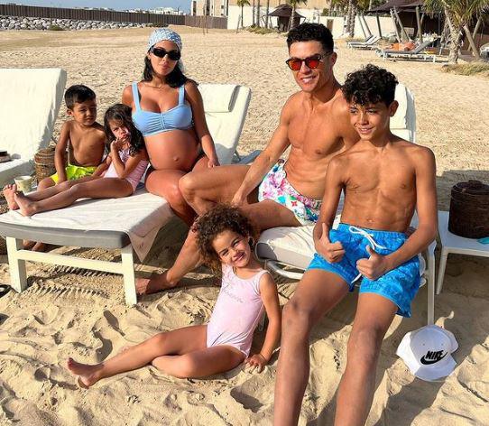 Cristiano Ronaldo xót xa báo tin con trai qua đời, chỉ còn lại một bé gái - 5
