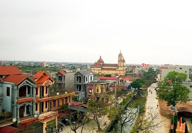 Diện mạo của làng Miêng Thượng đã thay đổi, nhà cao tầng bề thế mọc lên san sát