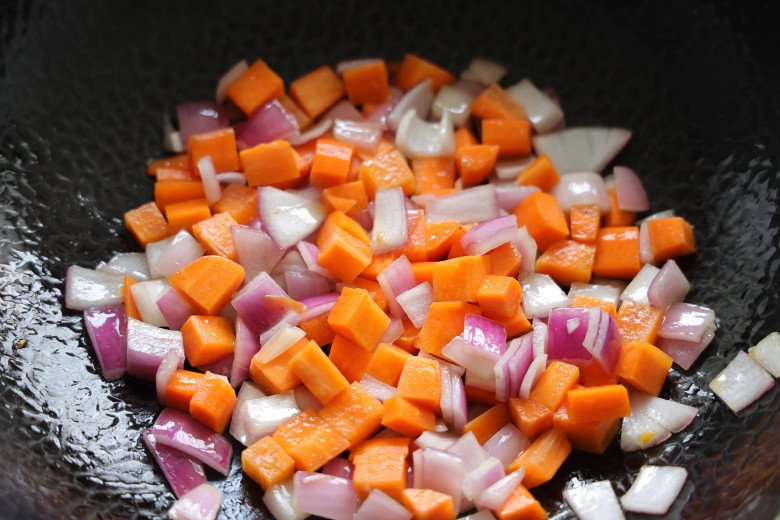 It's cool to make a 2-in-1 rice dish, the whole family can eat without needing to cook soup - 8