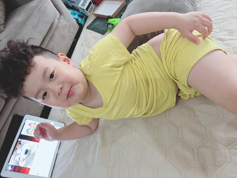 Hotgirl Huong Tran raised her child well after the divorce from Viet Anh, a chubby boy, more and more like her father - 13