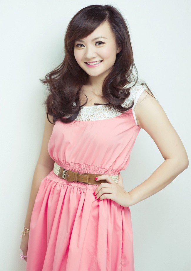 Xuân Mai từng khen ngợi dì - vợ 2 của bố.